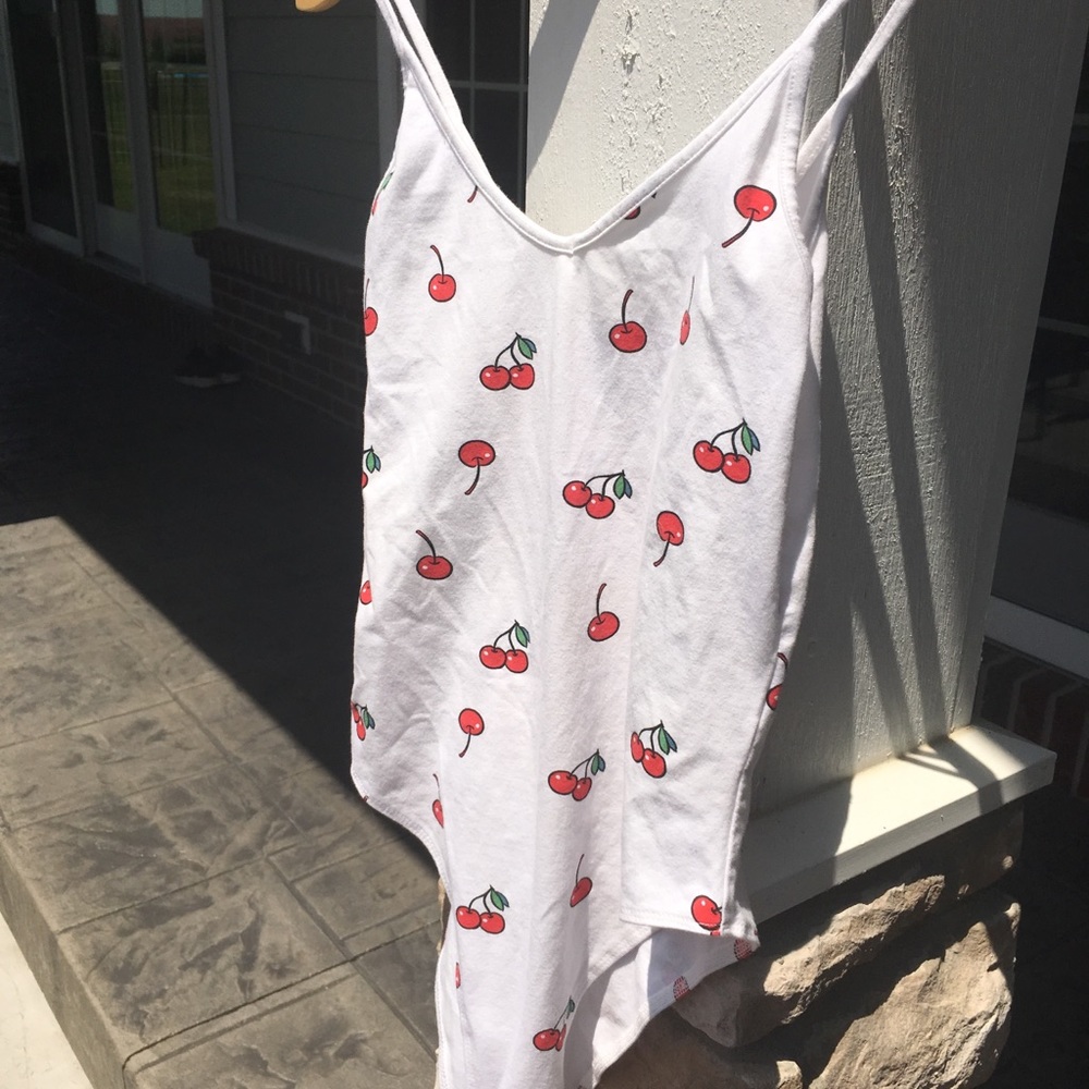 Graphic cherry tuck in tank top